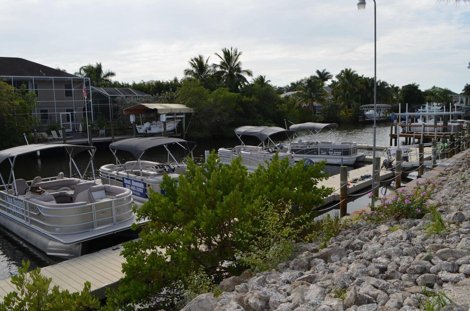 Latitude 26 Waterfront Resort And Marina フォートマイヤーズビーチ エクステリア 写真